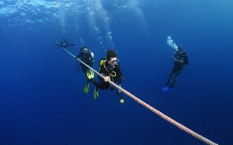 Cận cảnh kho vũ khí dưới đáy Biển Đỏ - ảnh 16