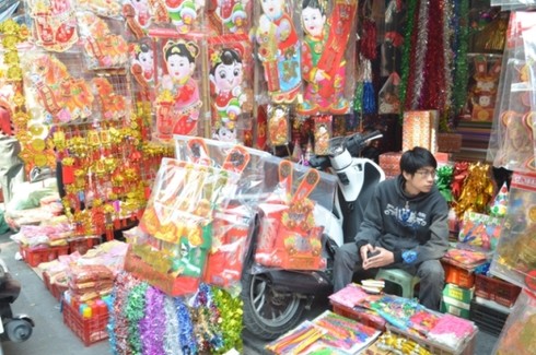 Hàng vàng mã ế ẩm trước lễ ông Công ông Táo - ảnh 1