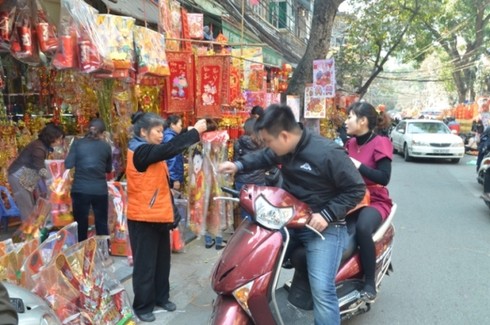 Hàng vàng mã ế ẩm trước lễ ông Công ông Táo - ảnh 7