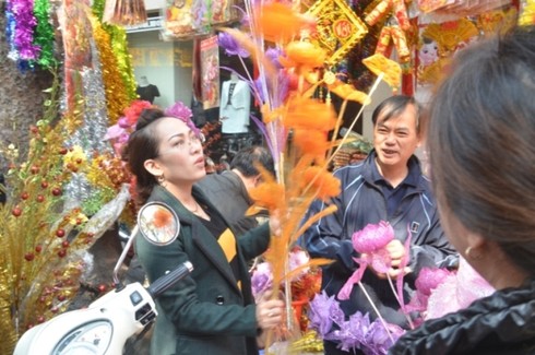 Hàng vàng mã ế ẩm trước lễ ông Công ông Táo - ảnh 12