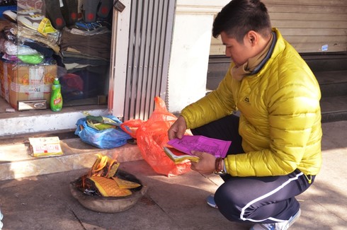 Phố cổ đỏ lửa ngày tiễn ông Táo về trời - ảnh 2