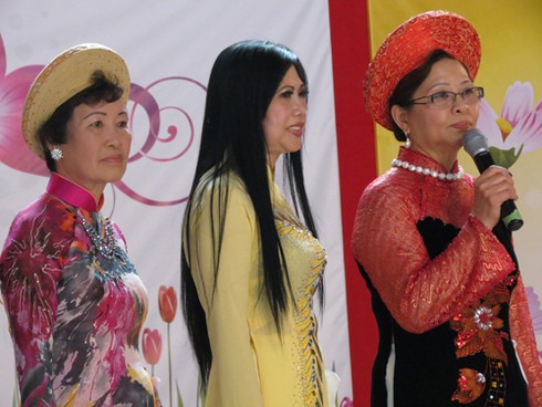 Người Việt ở Little Saigon thi áo dài - ảnh 7
