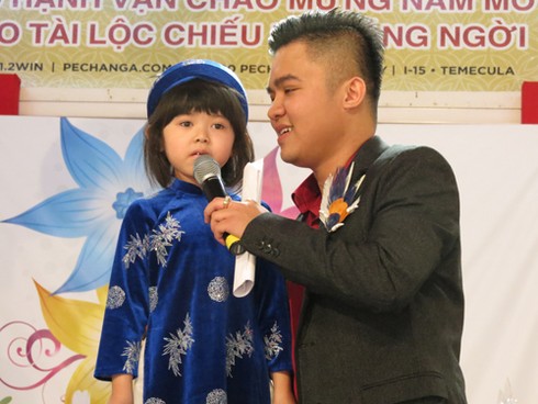 Người Việt ở Little Saigon thi áo dài - ảnh 9