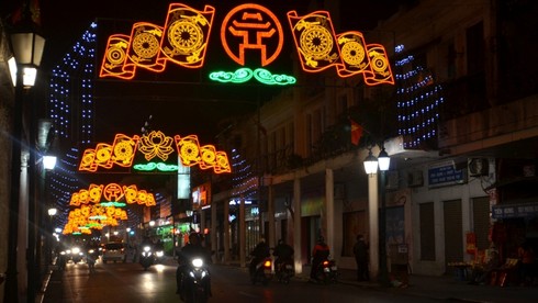 Hà Nội lung linh ánh đèn chào đón năm mới - ảnh 9