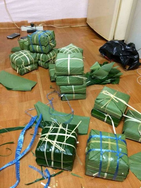Người Việt gói bánh chưng đón Tết ở Hàn Quốc - ảnh 3