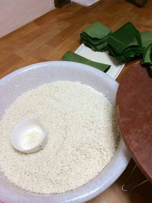 Người Việt gói bánh chưng đón Tết ở Hàn Quốc - ảnh 4
