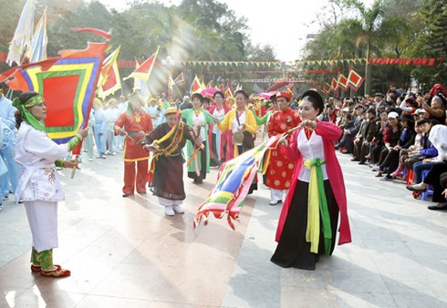 Đoàn rước “kiệu Vua” rực rỡ sắc màu hội Gò Đống Đa - ảnh 9