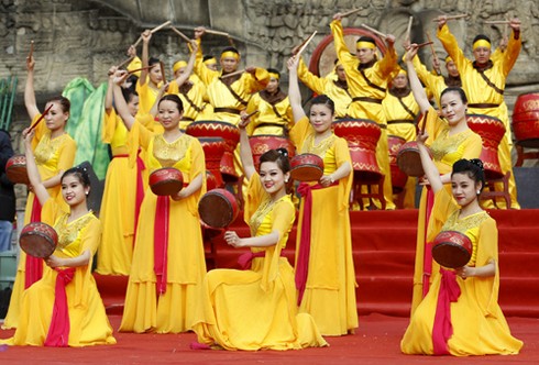Đoàn rước “kiệu Vua” rực rỡ sắc màu hội Gò Đống Đa - ảnh 15