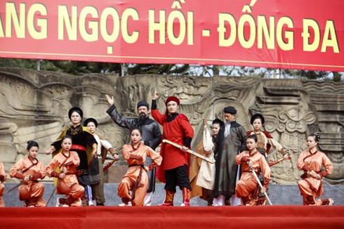 Đoàn rước “kiệu Vua” rực rỡ sắc màu hội Gò Đống Đa - ảnh 17