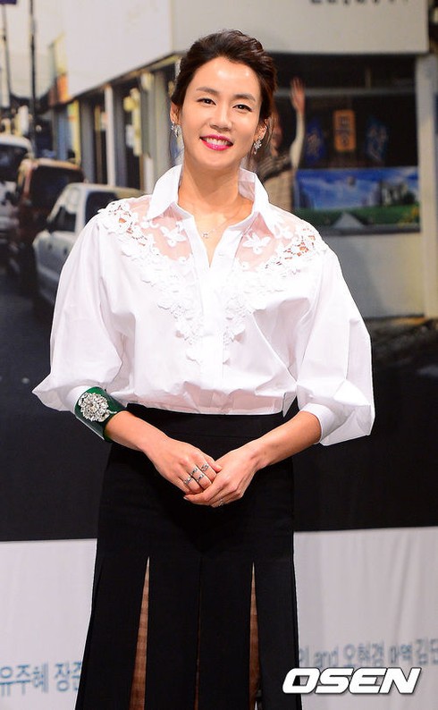 Kim Hee Sun đọ sắc với mỹ nhân 'Giày thủy tinh' - ảnh 3
