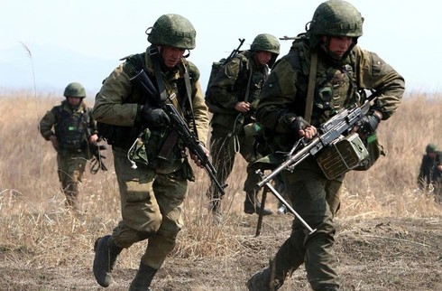 Khủng hoảng Ukraine “tăng nhiệt”, lính Nga tập trận chiếm đảo - ảnh 10
