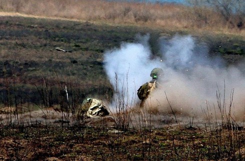 Khủng hoảng Ukraine “tăng nhiệt”, lính Nga tập trận chiếm đảo - ảnh 13