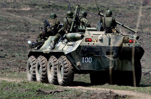 Khủng hoảng Ukraine “tăng nhiệt”, lính Nga tập trận chiếm đảo - ảnh 2