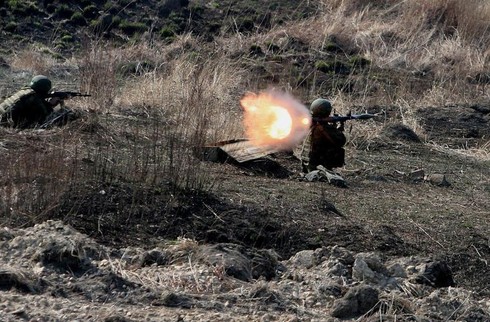 Khủng hoảng Ukraine “tăng nhiệt”, lính Nga tập trận chiếm đảo - ảnh 3