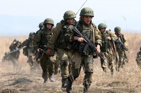 Khủng hoảng Ukraine “tăng nhiệt”, lính Nga tập trận chiếm đảo - ảnh 4