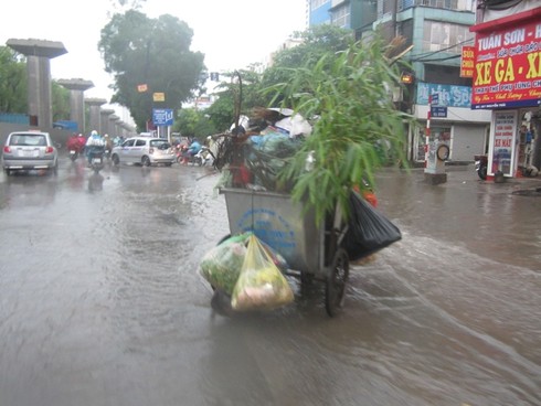 Sau cơn mưa lớn, Hà Nội lại... lội - ảnh 6