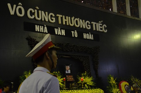 Hàng ngàn người đưa tiễn nhà văn Tô Hoài - ảnh 13