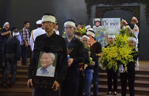Hàng ngàn người đưa tiễn nhà văn Tô Hoài - ảnh 19