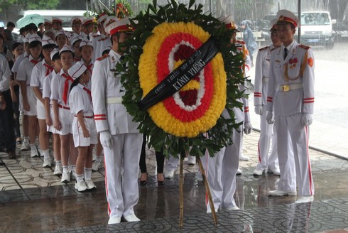 Hàng ngàn người đưa tiễn nhà văn Tô Hoài - ảnh 7