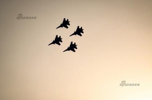 Xem 'Phi đội chim ưng' Su-30SM thao luyện trên không trung - ảnh 17
