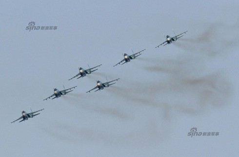 Xem 'Phi đội chim ưng' Su-30SM thao luyện trên không trung - ảnh 2