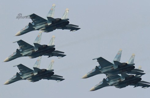 Xem 'Phi đội chim ưng' Su-30SM thao luyện trên không trung - ảnh 7
