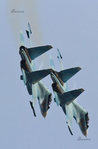 Xem 'Phi đội chim ưng' Su-30SM thao luyện trên không trung - ảnh 9