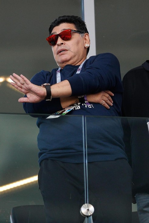 Maradona phản pháo chuyện kì thị cổ động viên châu Á ở World Cup - ảnh 1