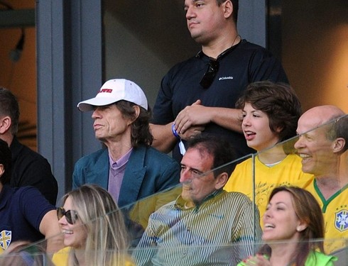 Cổ động viên Brazi sợ 'vía đen' của cựu thàn viên Rolling Stones - ảnh 1