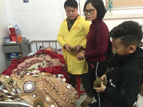 Tặng bánh chưng cho học sinh vùng cao, bệnh nhân nghèo Lạng Sơn - ảnh 1