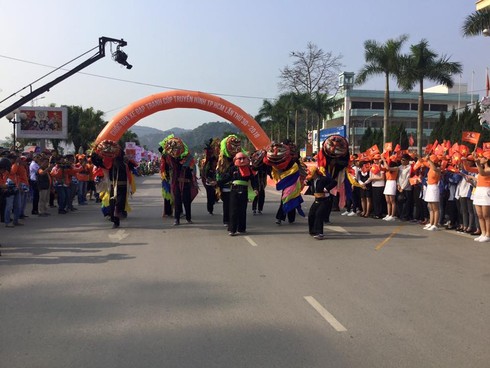 Tranh tài giải đua xe đạp 'Non sông liền một dải' - ảnh 2