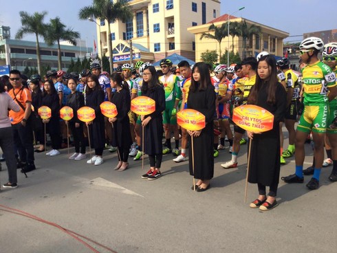 Tranh tài giải đua xe đạp 'Non sông liền một dải' - ảnh 1