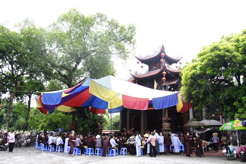 Cầu nguyện, góp tiền vì Hoàng Sa, Trường Sa - ảnh 1