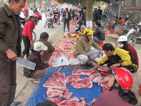 Thịt lợn rừng tràn phố xuân Lạng Sơn - ảnh 1