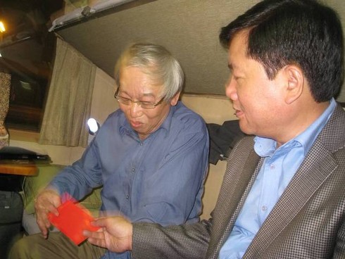 Bộ trưởng Thăng tiễn chuyến tàu cuối cùng trong năm - ảnh 4