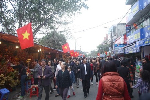 Chen nhau vào Phủ Tây Hồ cầu tài lộc - ảnh 3