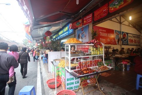 Chen nhau vào Phủ Tây Hồ cầu tài lộc - ảnh 6