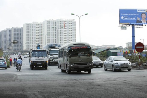 Hàng vạn người tiếp tục đổ về Hà Nội sau Tết - ảnh 21