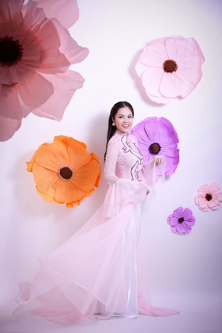 Dương Cẩm Lynh tươi tắn đón xuân - ảnh 1