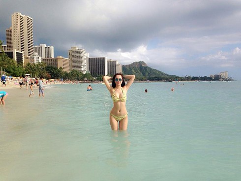 Mai Phương Thúy diện bikini tắm nắng ở Hawaii - ảnh 2