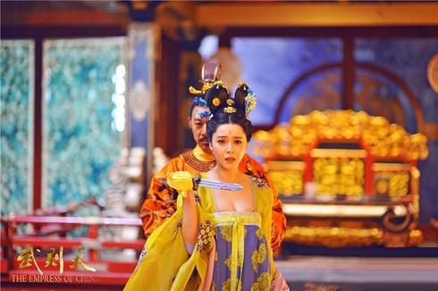 Thêm những hình ảnh gợi cảm của 'Võ Tắc Thiên' - ảnh 3