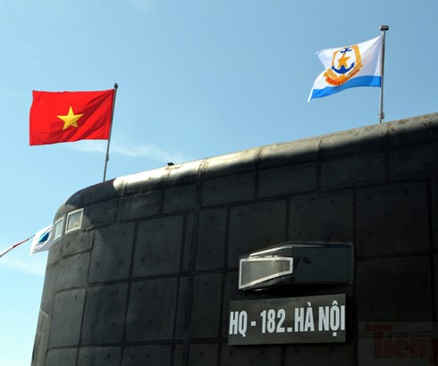 Ngắm tàu ngầm HQ-182 và HQ-183 dưới bóng Quốc kỳ - ảnh 11