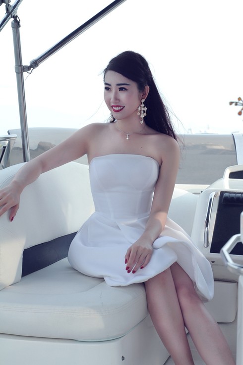 Thúy Ngân gợi cảm tổ chức tiệc sinh nhật trên du thuyền - ảnh 4