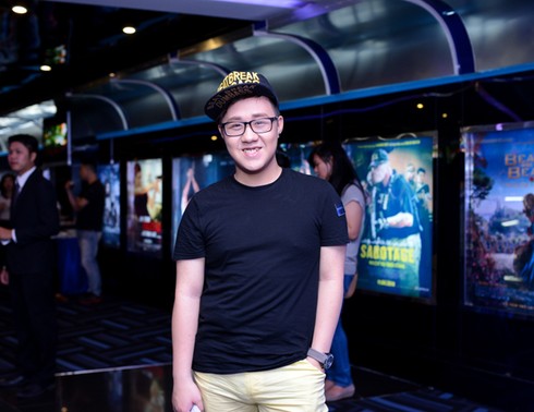 Hương Giang Idol trễ nải vòng 1 gợi cảm ở rạp phim - ảnh 8