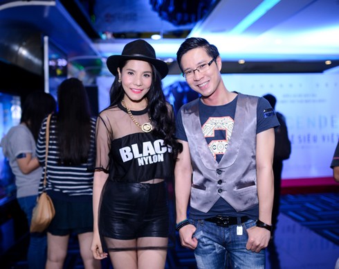 Hương Giang Idol trễ nải vòng 1 gợi cảm ở rạp phim - ảnh 6
