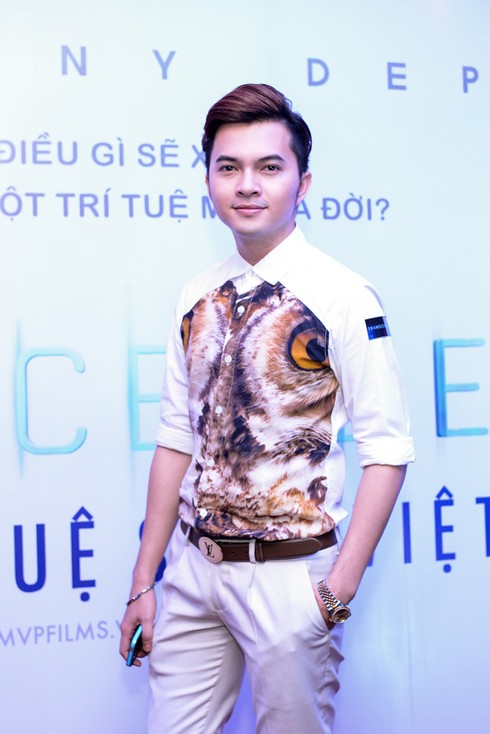 Hương Giang Idol trễ nải vòng 1 gợi cảm ở rạp phim - ảnh 5