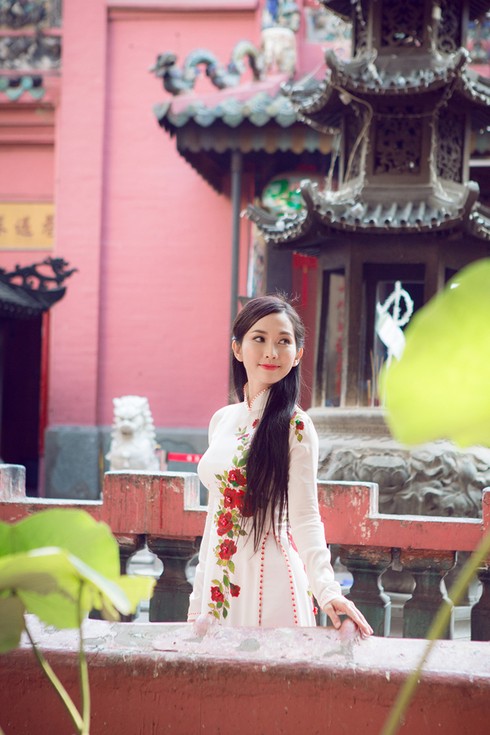 'Gái một con' Kim Hiền đẹp ngây ngất với áo dài - ảnh 4