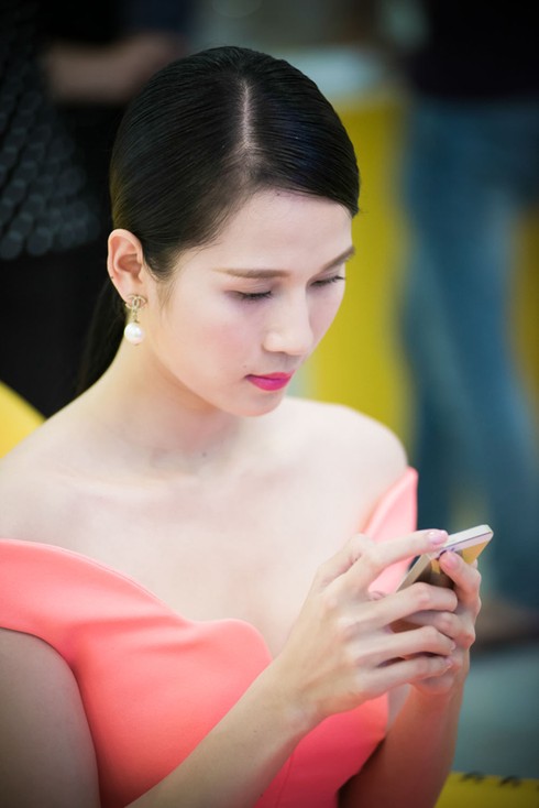 Thái Hà trễ nải quai váy, để lộ vòng 1 gợi cảm - ảnh 6