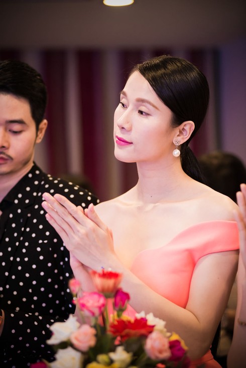 Thái Hà trễ nải quai váy, để lộ vòng 1 gợi cảm - ảnh 5