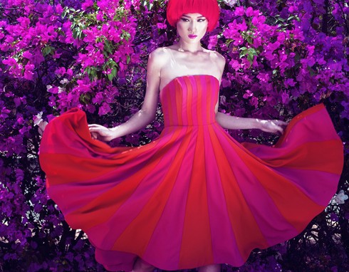 Kha Mỹ Vân sặc sỡ như tắc kè hoa dưới nắng hè - ảnh 1